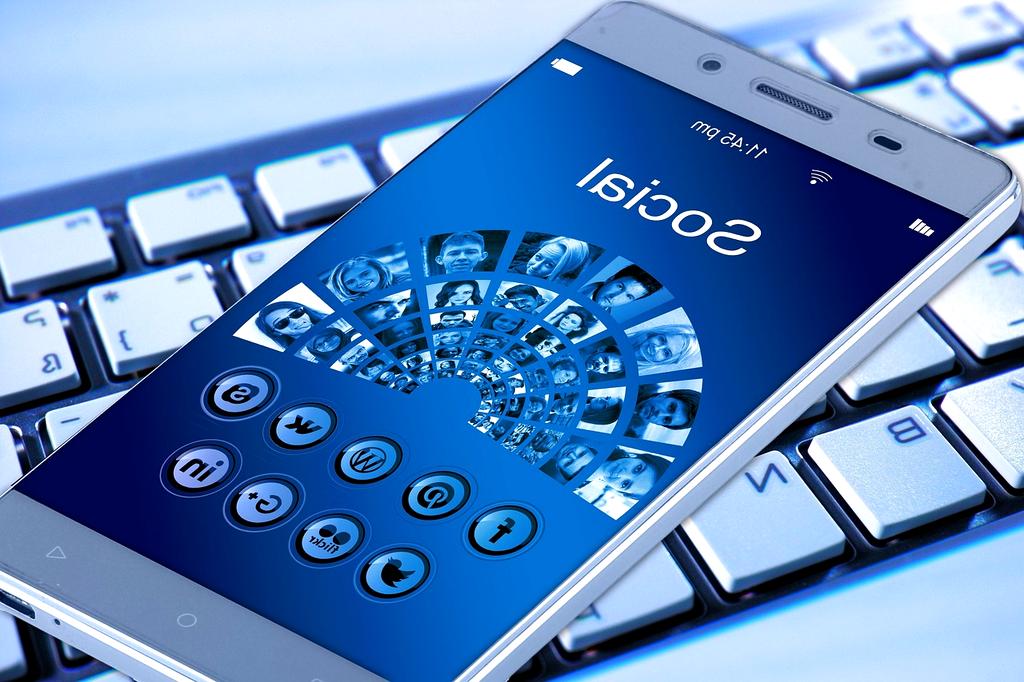 Creative professionals using neural interfaces for artistic expression and design